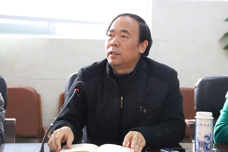 我校教導處、教科室組織召開教研組長工作協(xié)調(diào)會