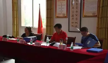 石河中學(xué)接受市“全國校園足球特色學(xué)?！痹u估檢查