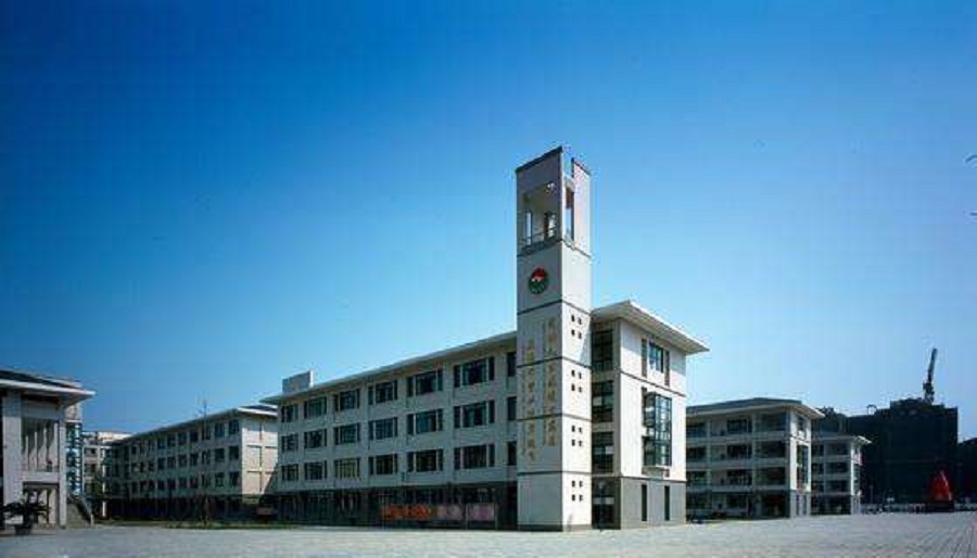 都江堰外國(guó)語(yǔ)實(shí)驗(yàn)學(xué)校2020年中考錄取分?jǐn)?shù)線是多少？