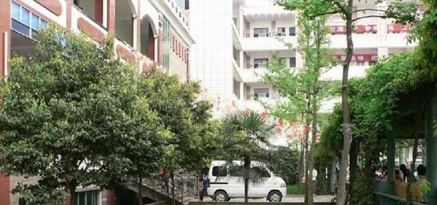 伍隍中學校園環(huán)境好嗎？