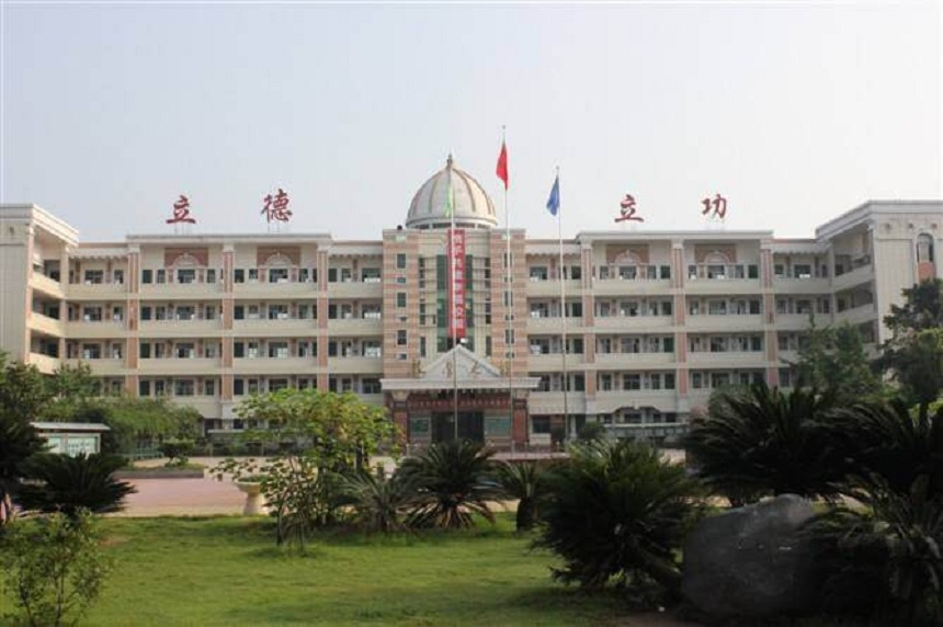 伍隍中學(xué)師資怎么樣？
