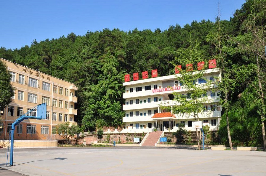 樂山四中地址在哪里？