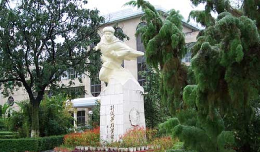 中江中學(xué)宿舍、食堂、校園環(huán)境怎么樣？