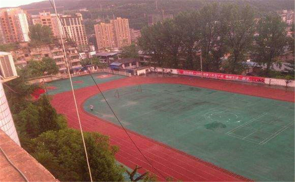 通江縣實(shí)驗(yàn)中學(xué)學(xué)校詳細(xì)地址在什么地方？