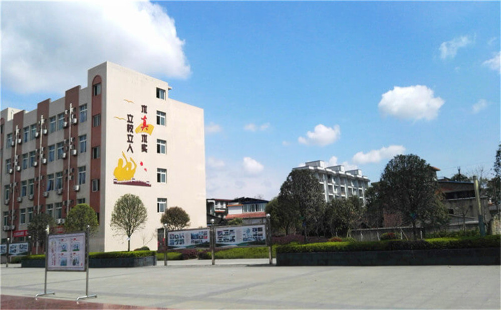 自貢市江姐中學(xué)具體地址在什么地方？