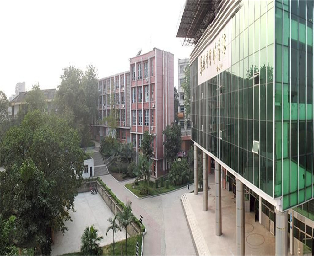 渠縣中學(xué)學(xué)校的環(huán)境怎么樣？