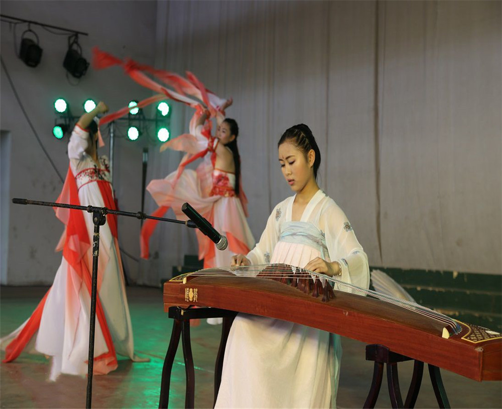 渠縣中學(xué)學(xué)校的環(huán)境怎么樣？