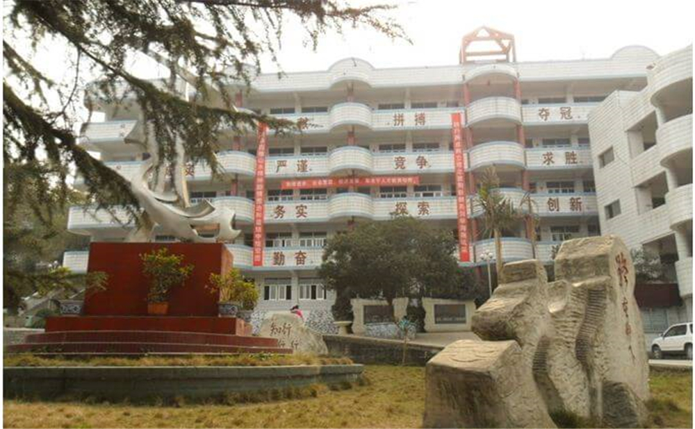 資中龍結(jié)中學(xué)學(xué)校環(huán)境怎么樣？
