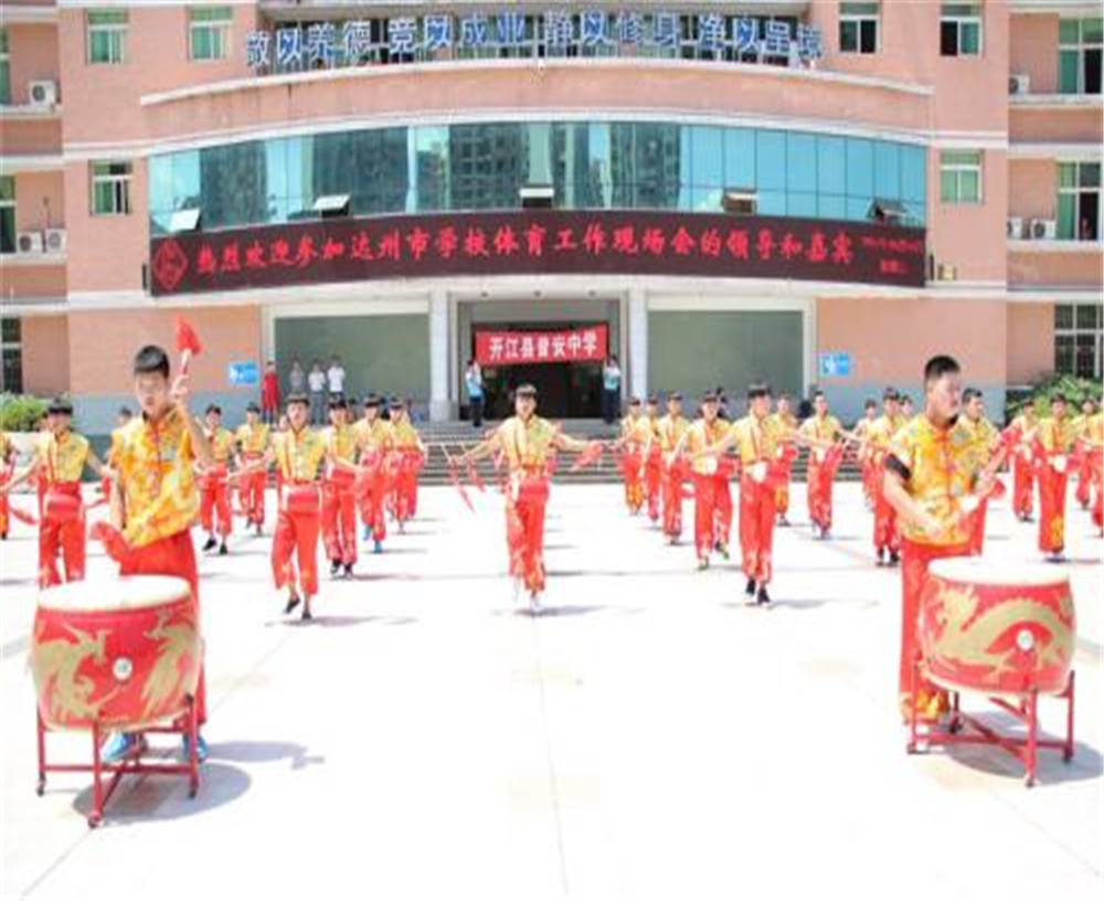 開江縣普安中學(xué)2020年的學(xué)費是多少？