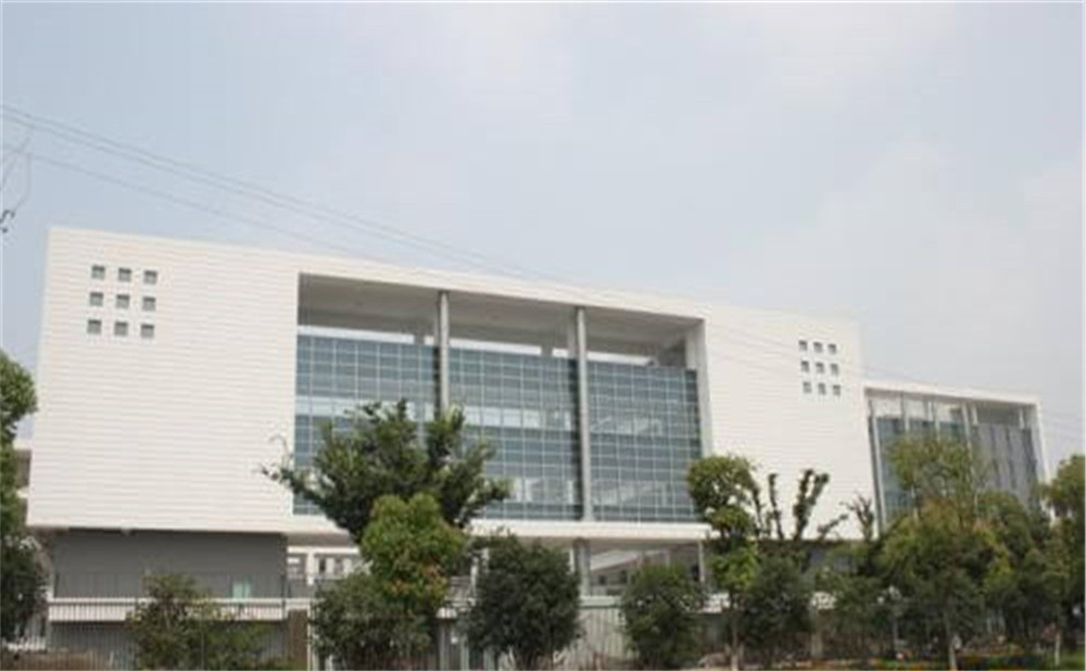 武勝飛龍中學(xué)是一所公辦學(xué)校嗎？