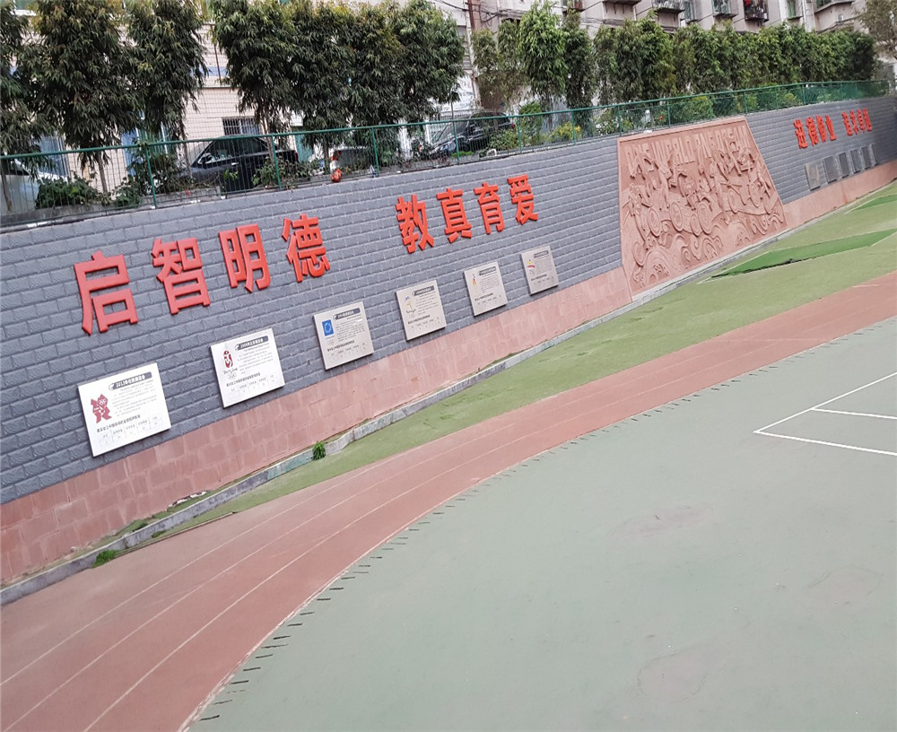攀枝花市外國(guó)語(yǔ)學(xué)校2020年學(xué)校學(xué)費(fèi)多少錢一年？