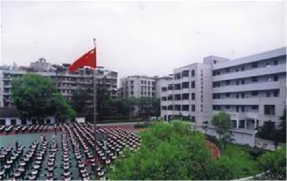 成都第十七中學(xué)高中部錄取分數(shù)線是多少？