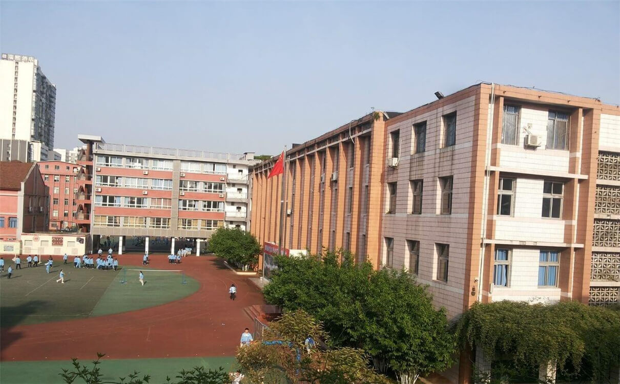 通錦中學(xué)的學(xué)費(fèi)是多少？