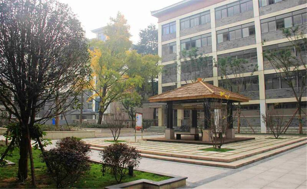 成都市西北中學(xué)的老師怎么樣？