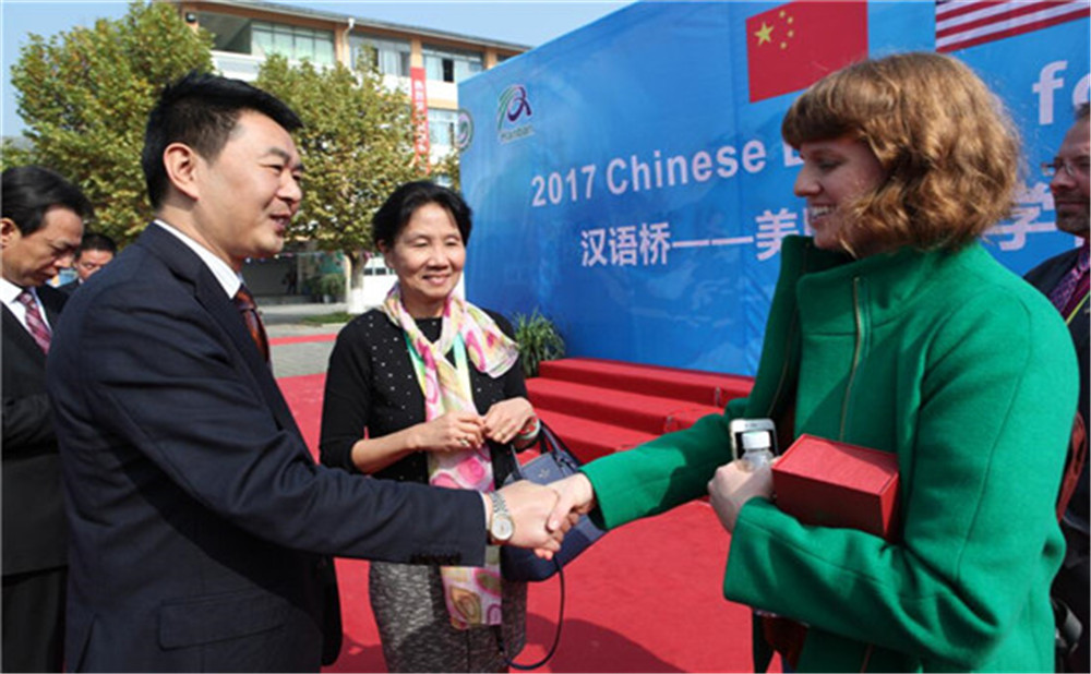 城廂中學外招生一年的學費是多少？