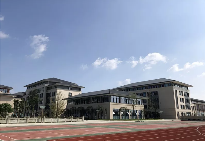 蒲江中學(xué)的環(huán)境怎么樣？