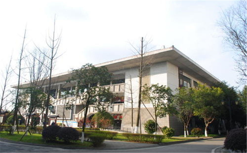 成都石室中學(xué)的高中住宿怎么樣？