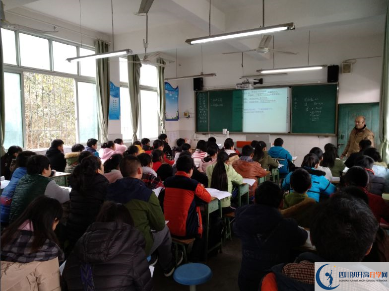 2020成都市田家炳中學初升高的學費是多少？