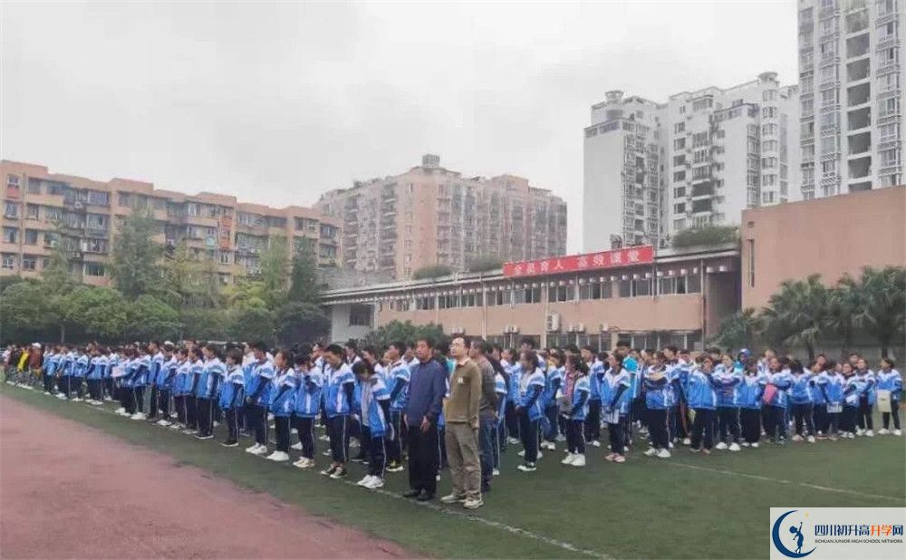 成都西藏中學初升高的學費是多少？