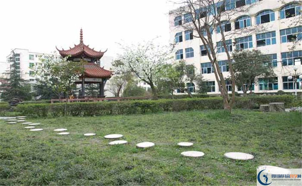 都江堰外國語實驗學(xué)校實驗班怎么樣？