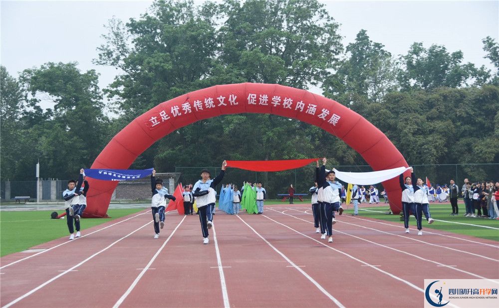 成都綿實外國語學(xué)校的學(xué)費收費標(biāo)準(zhǔn)是多少？