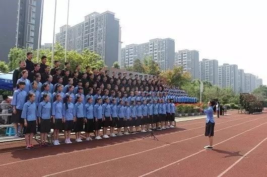 成都三十七中一年的學(xué)費是多少？