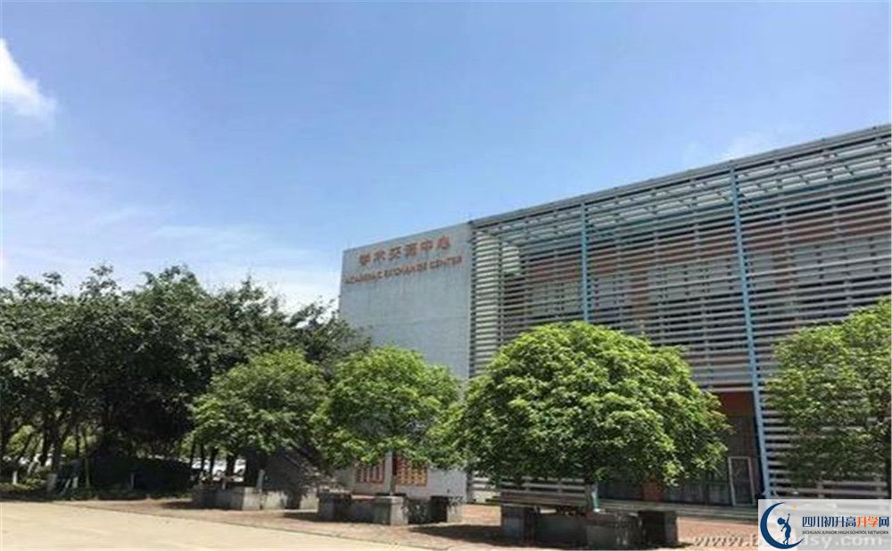 成都樹(shù)德中學(xué)光華校區(qū)一學(xué)期的學(xué)費(fèi)是多少？