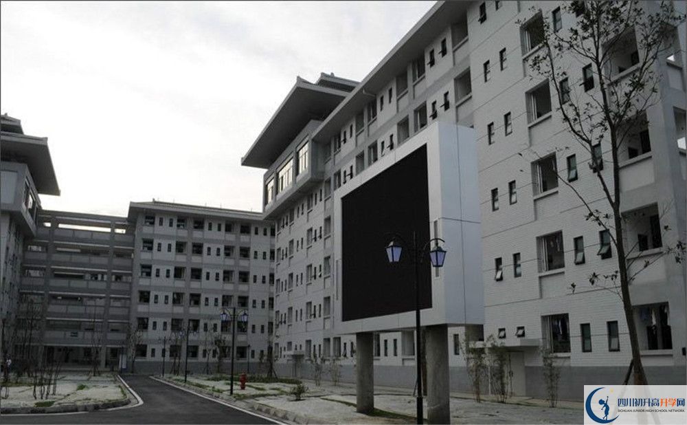 考成都石室中學(xué)北湖校區(qū)的分數(shù)線是多少？