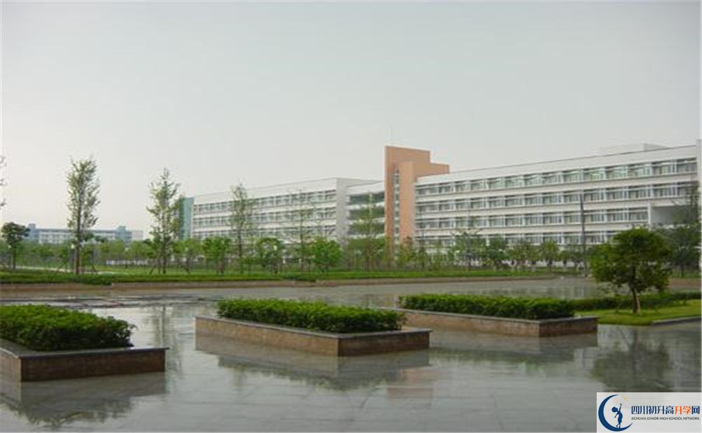 考西南交通大學(xué)附屬中學(xué)的分?jǐn)?shù)線是多少？