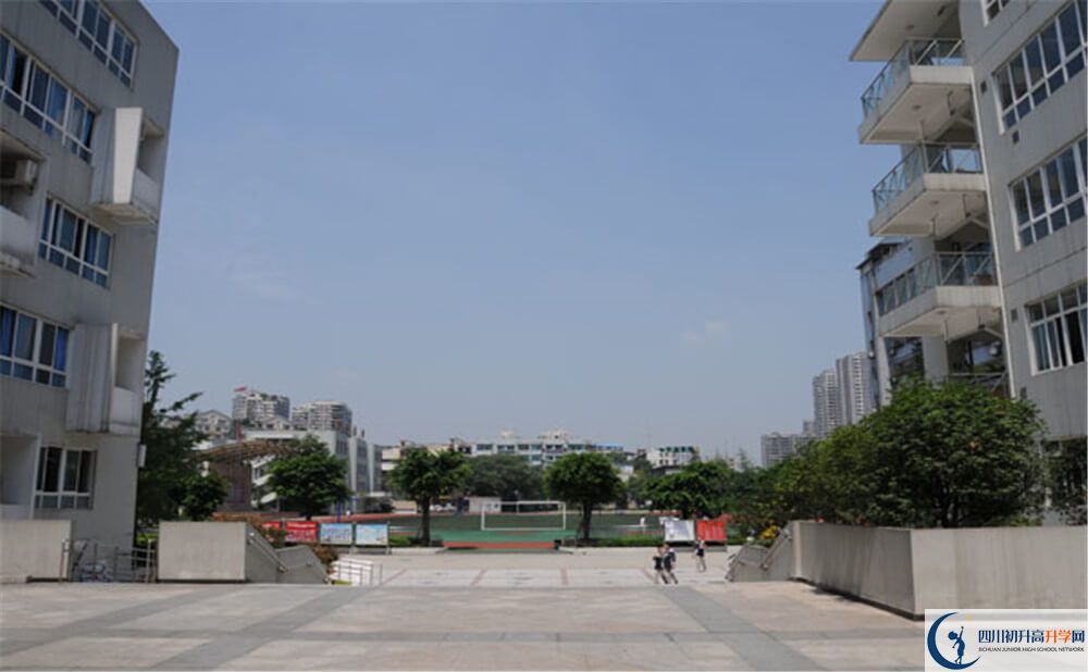 成都鐵路中學的分數(shù)線大概是多少分？