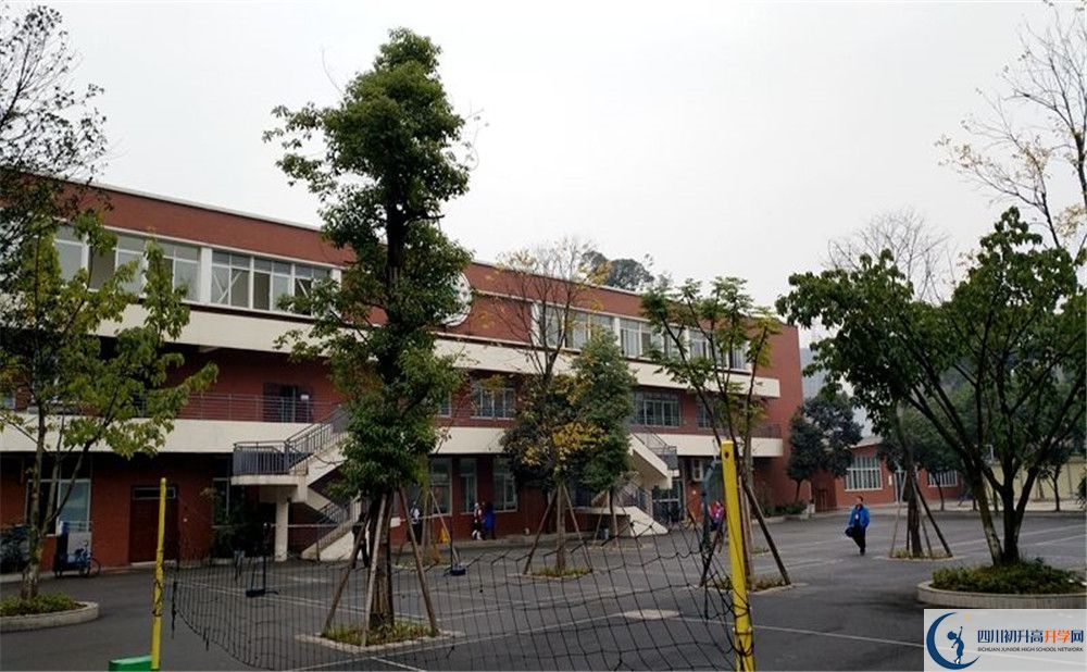 成都七中八一學(xué)校初升高自主招生的錄取線是多少？