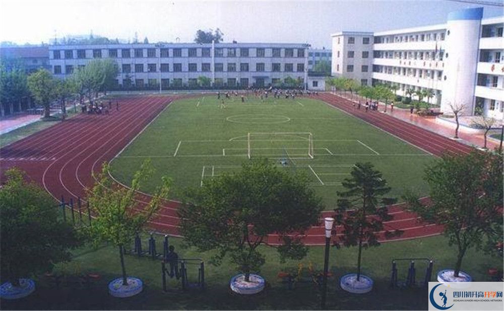 成都成飛中學(xué)住宿費(fèi)用是多少錢？