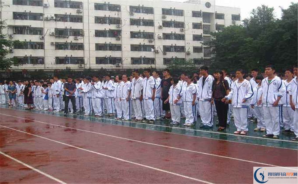 成都市田家炳中學高中住宿怎么樣？