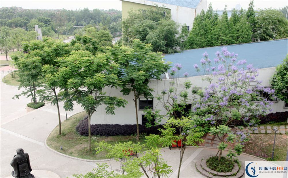 成都實(shí)驗(yàn)外國(guó)語(yǔ)學(xué)校（西區(qū)）高中部地址在哪里？