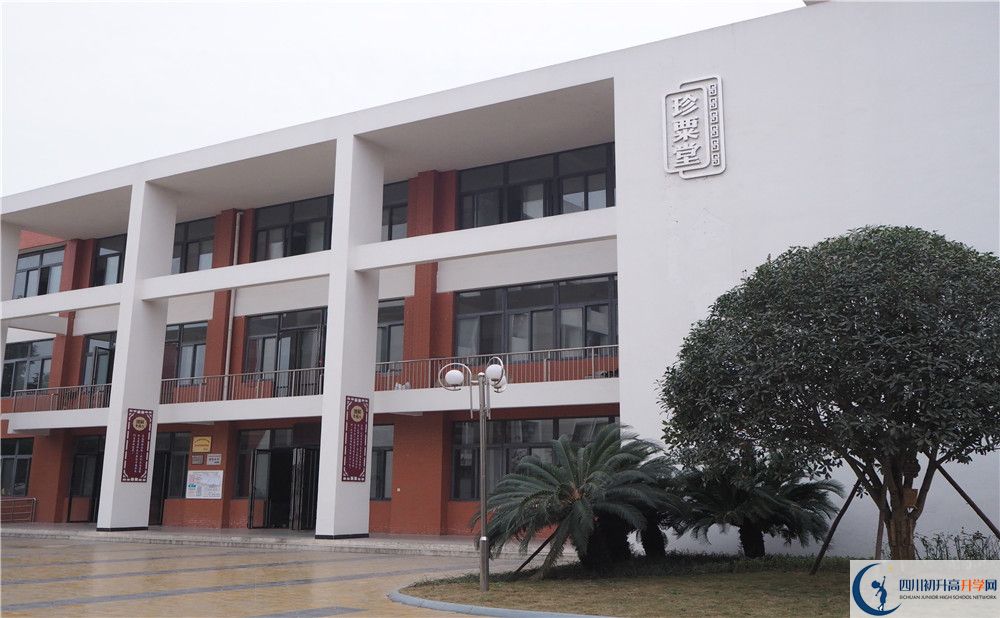 金堂中學(xué)高中住宿怎么樣？