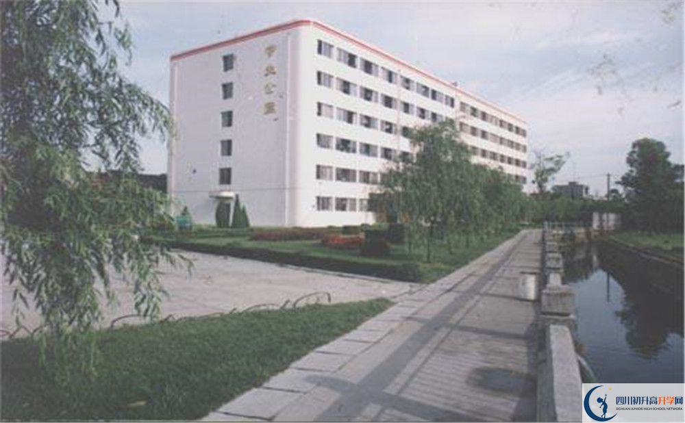 武侯高級中學(xué)平行班與實(shí)驗班差多少？