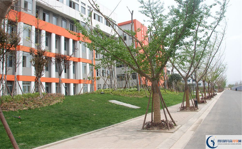 成都航天中學(xué)的位置在哪里？