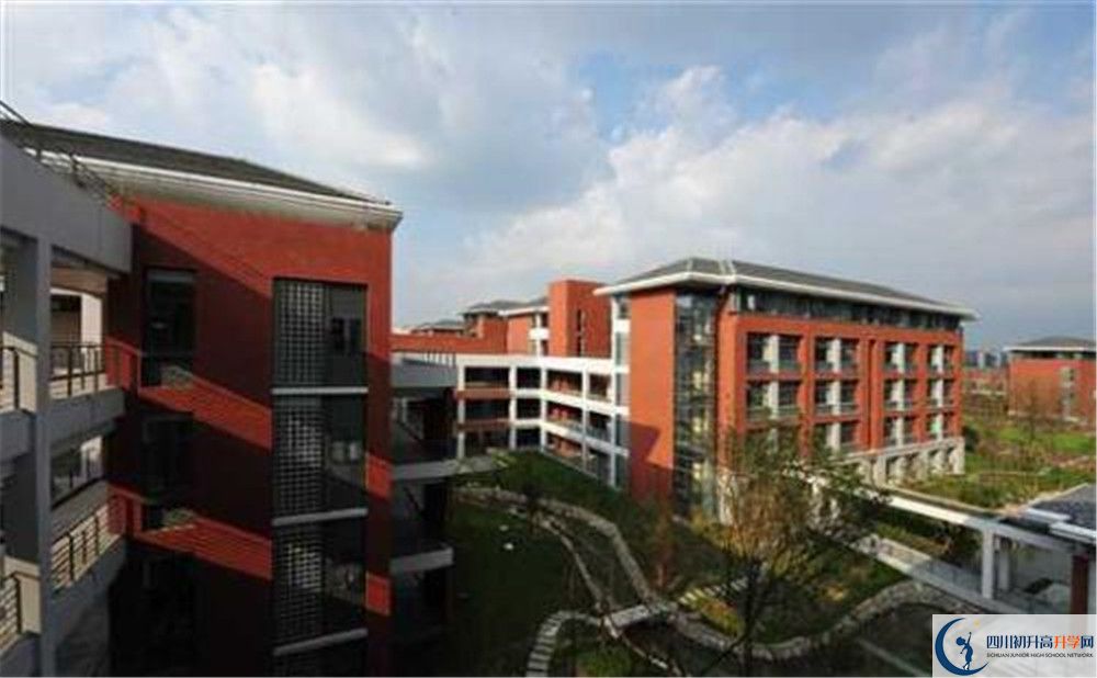 成都七中高新校區(qū)是重點(diǎn)中學(xué)嗎？