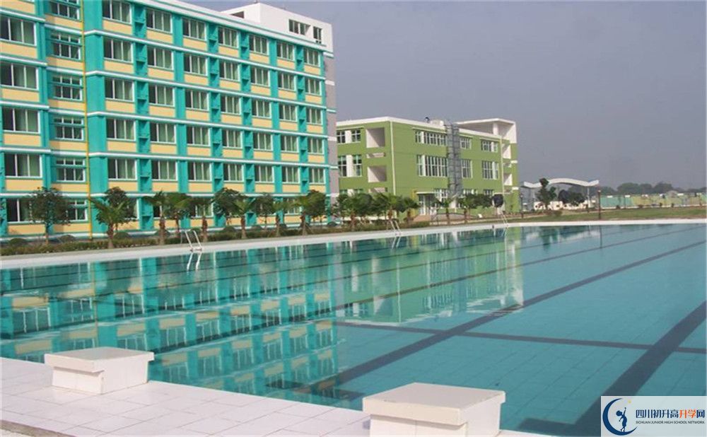 成都南開為明學校實驗班人數(shù)是多少？