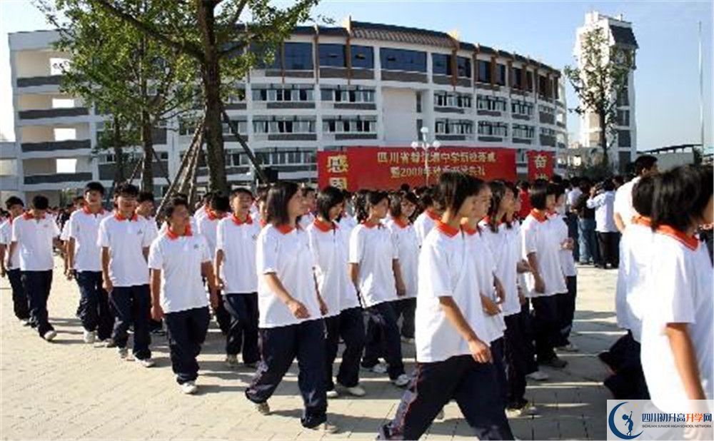 都江堰中學(xué)是私立收費(fèi)嗎？