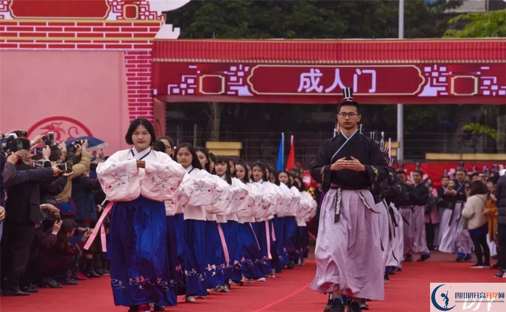 成都七中萬達學校在校學生總?cè)藬?shù)是多少？