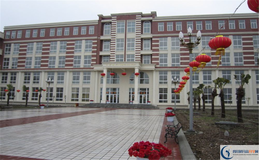 四川師范大學(xué)附屬第三實(shí)驗(yàn)中學(xué)平行班中考重點(diǎn)率是多少？