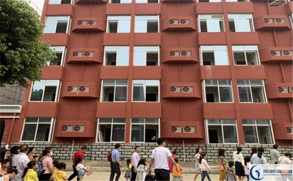 川科外國語學(xué)校補課嗎？