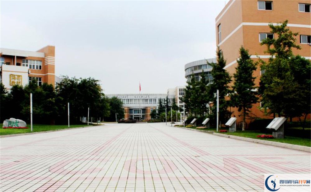 成都七中實驗學(xué)校軍訓(xùn)多久？