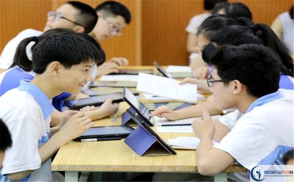 香城中學(xué)補課多少錢？