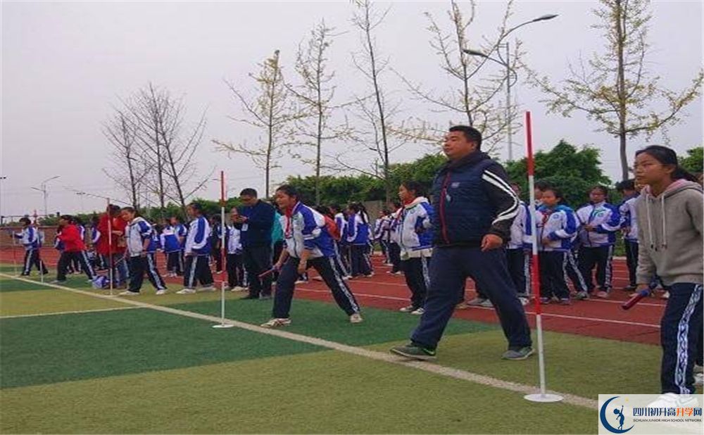 金堂實驗中學今年的學費怎么收取，是否變化？