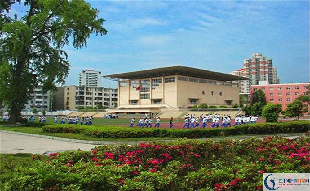 成都八中高中部位置在哪里？