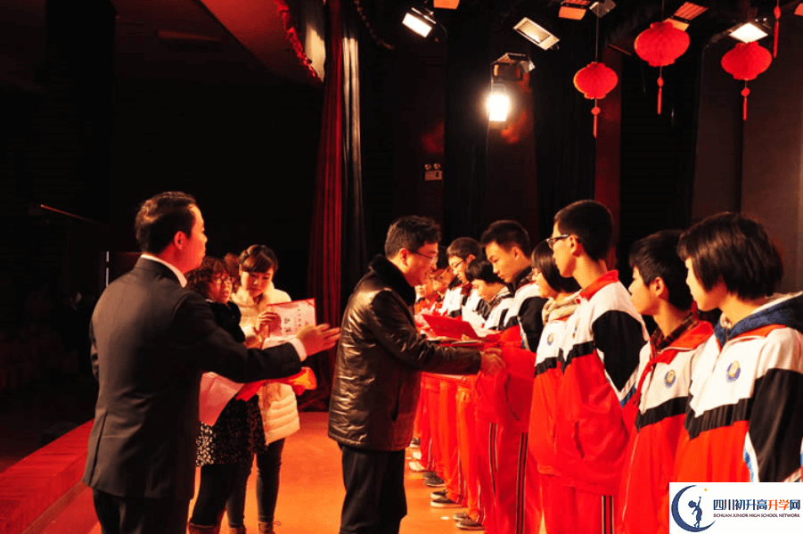 郫縣嘉祥外國語學(xué)校2020年學(xué)費(fèi)是多少錢？