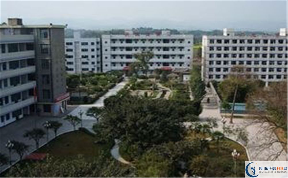 簡陽三岔中學往年的錄取分數(shù)線是多少分？